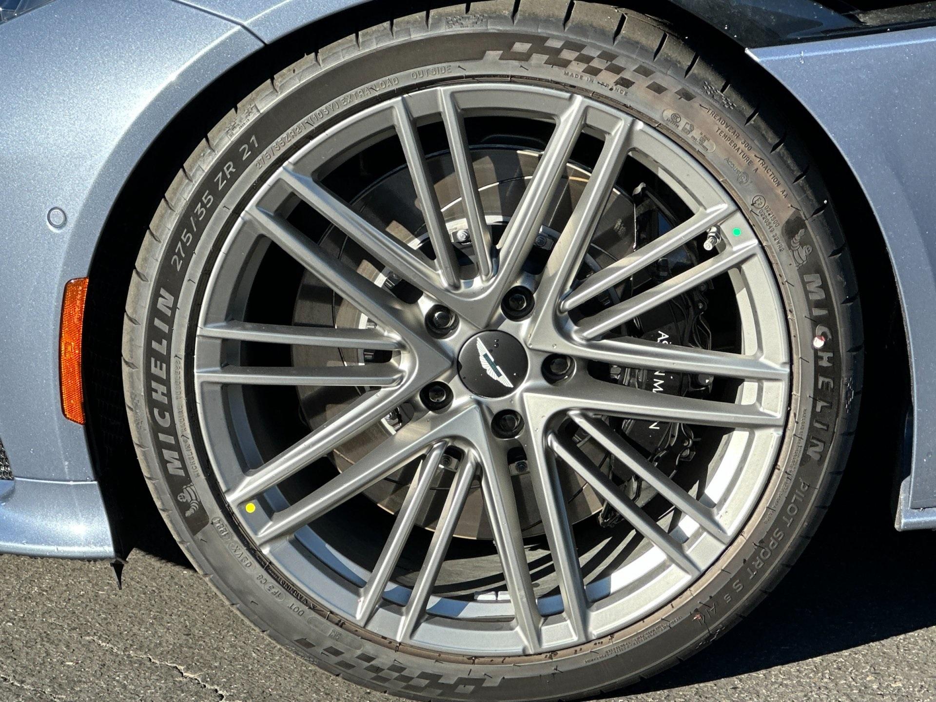 2025 Aston Martin DB12 photo 3