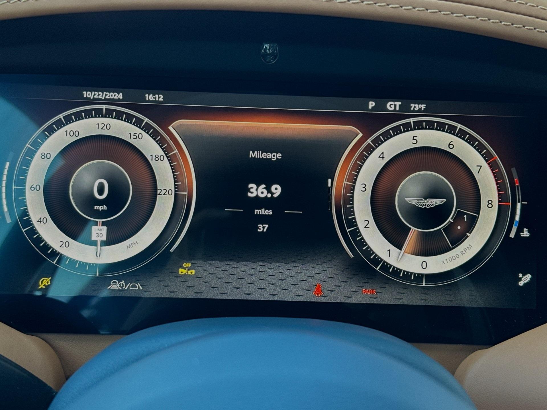 2025 Aston Martin DB12 photo 4