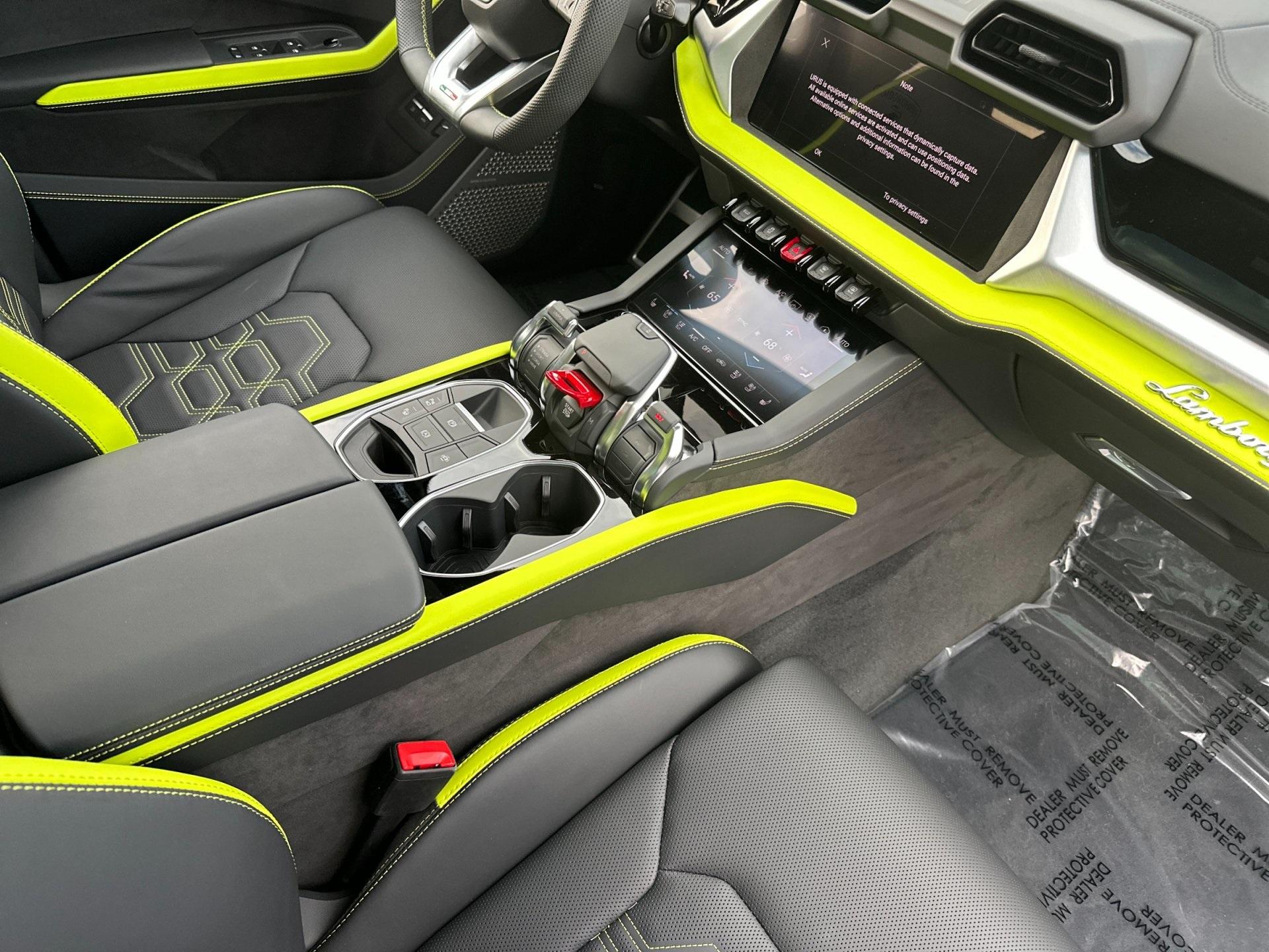 2025 Lamborghini Urus SE photo 4