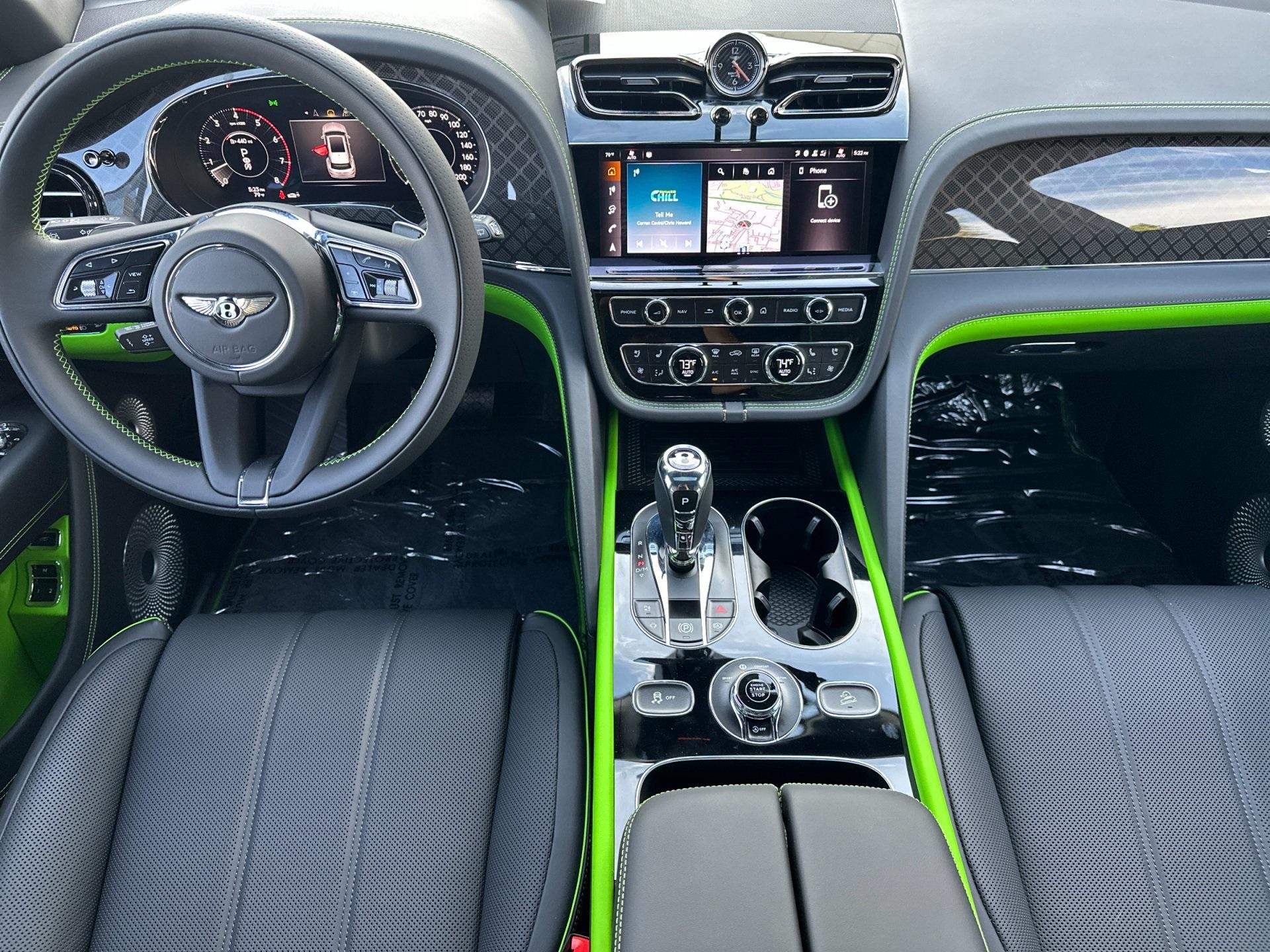 2025 Bentley Bentayga V8 photo 4