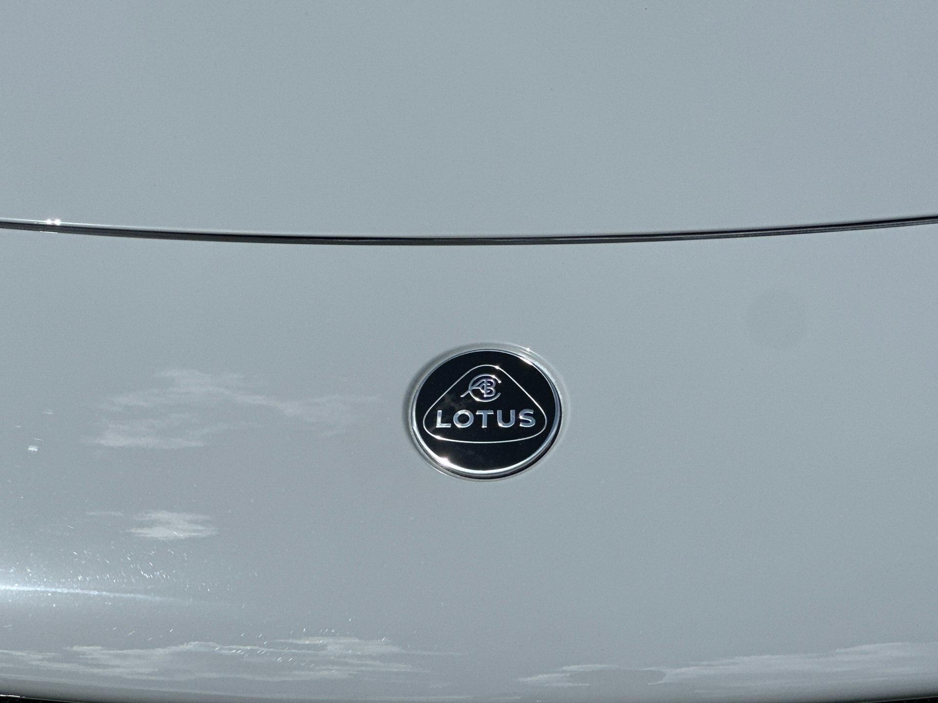2025 Lotus Emira photo 21