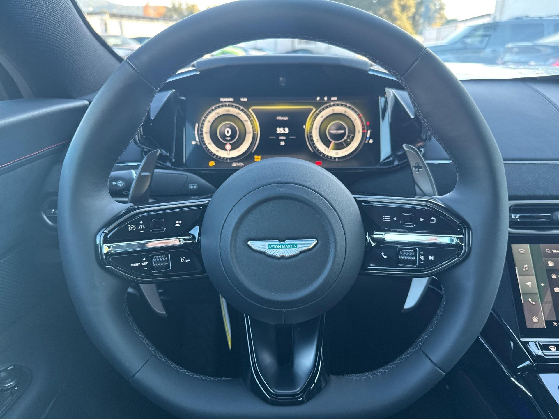 2025 Aston Martin Vantage photo 11
