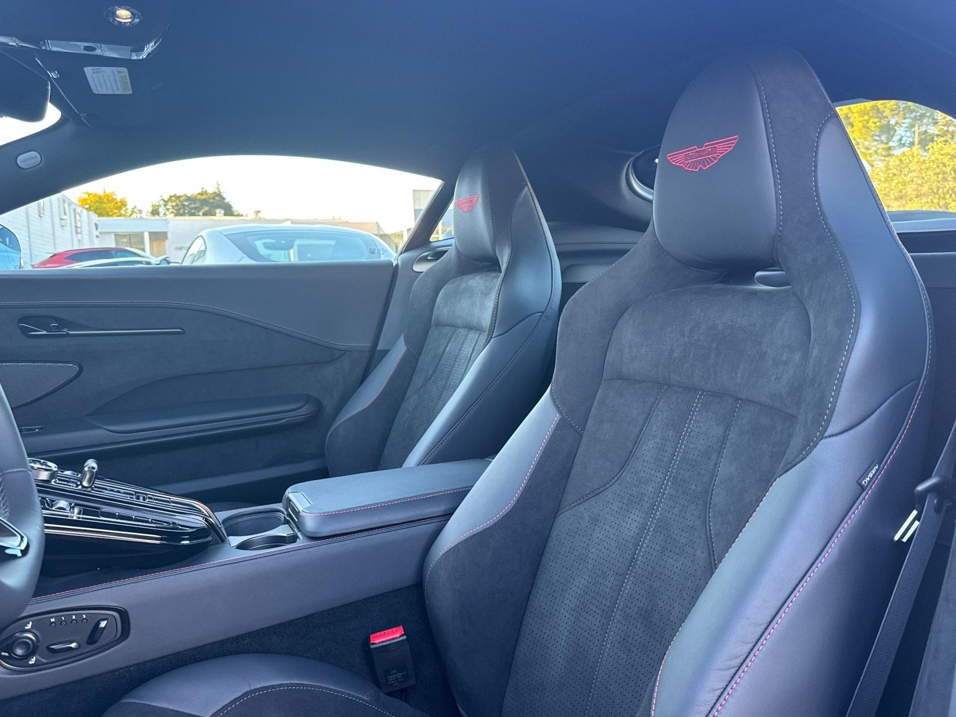 2025 Aston Martin Vantage photo 12