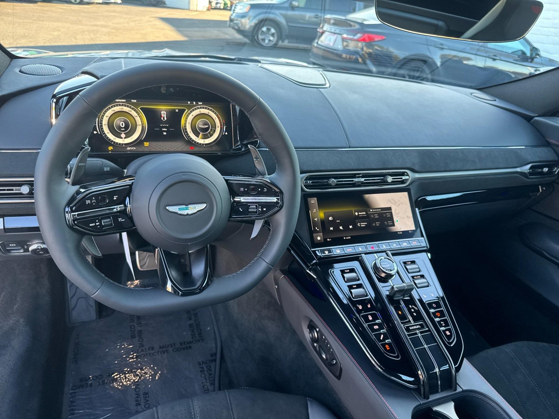 2025 Aston Martin Vantage photo 16