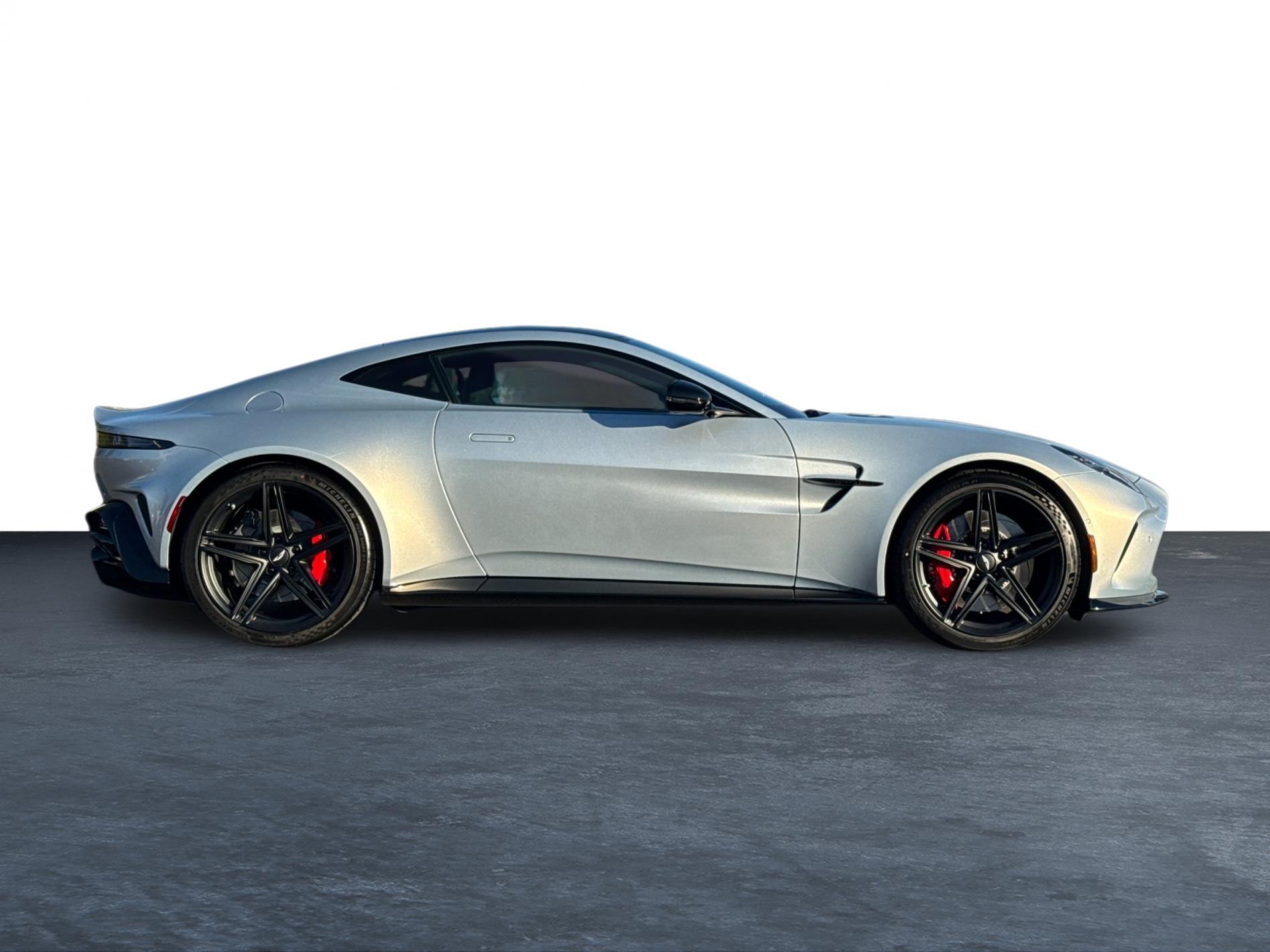 2025 Aston Martin Vantage photo 28
