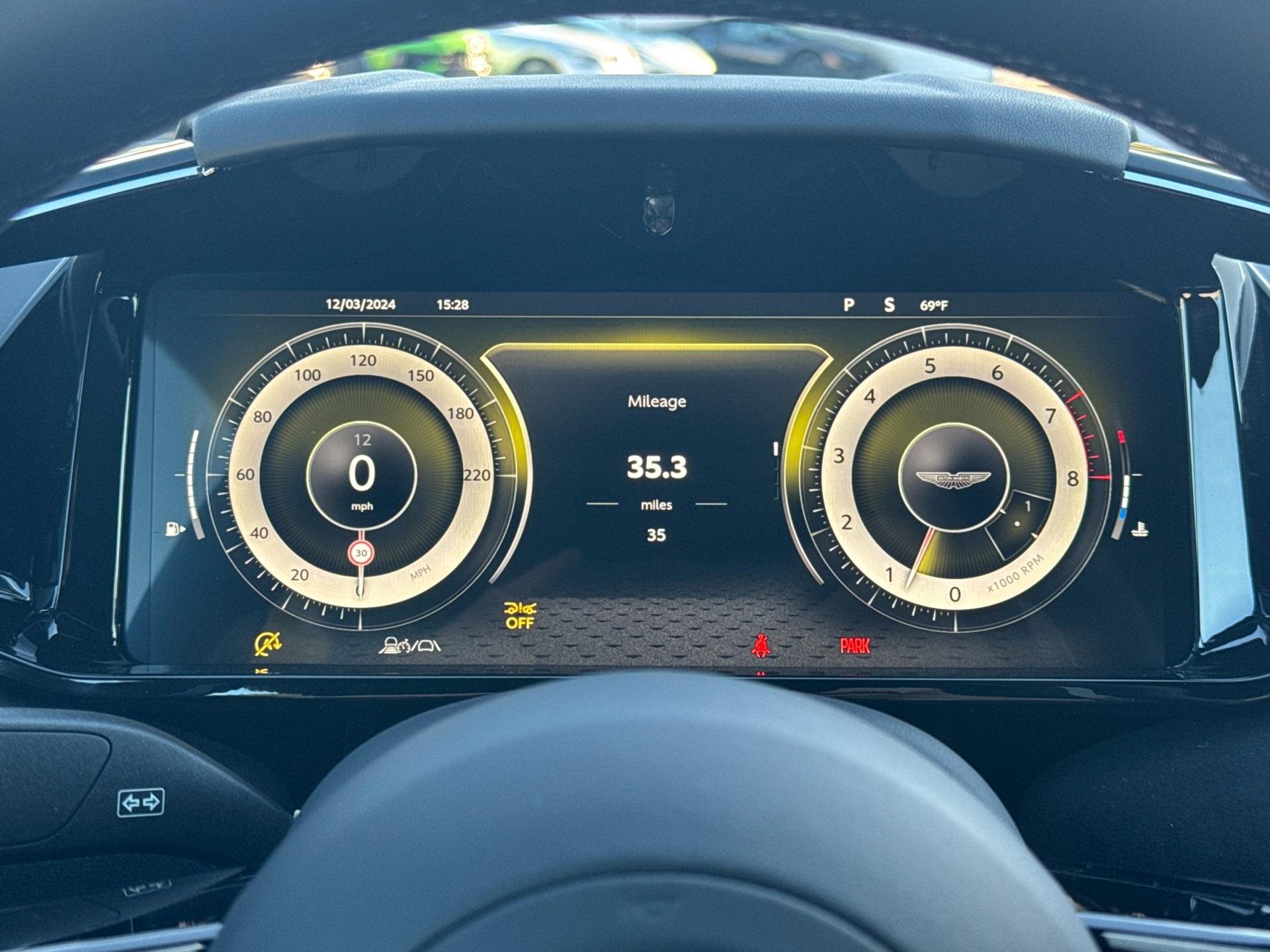 2025 Aston Martin Vantage photo 6