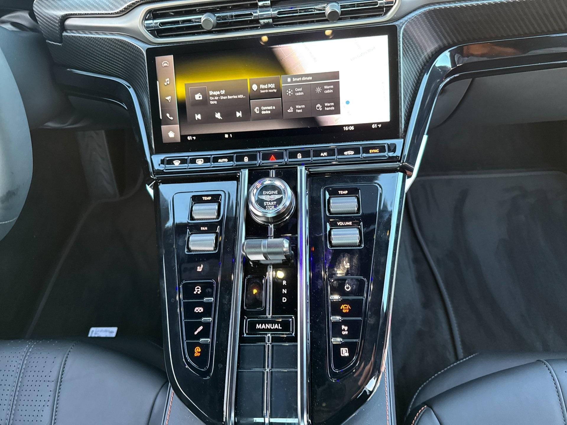 2025 Aston Martin Vantage photo 9
