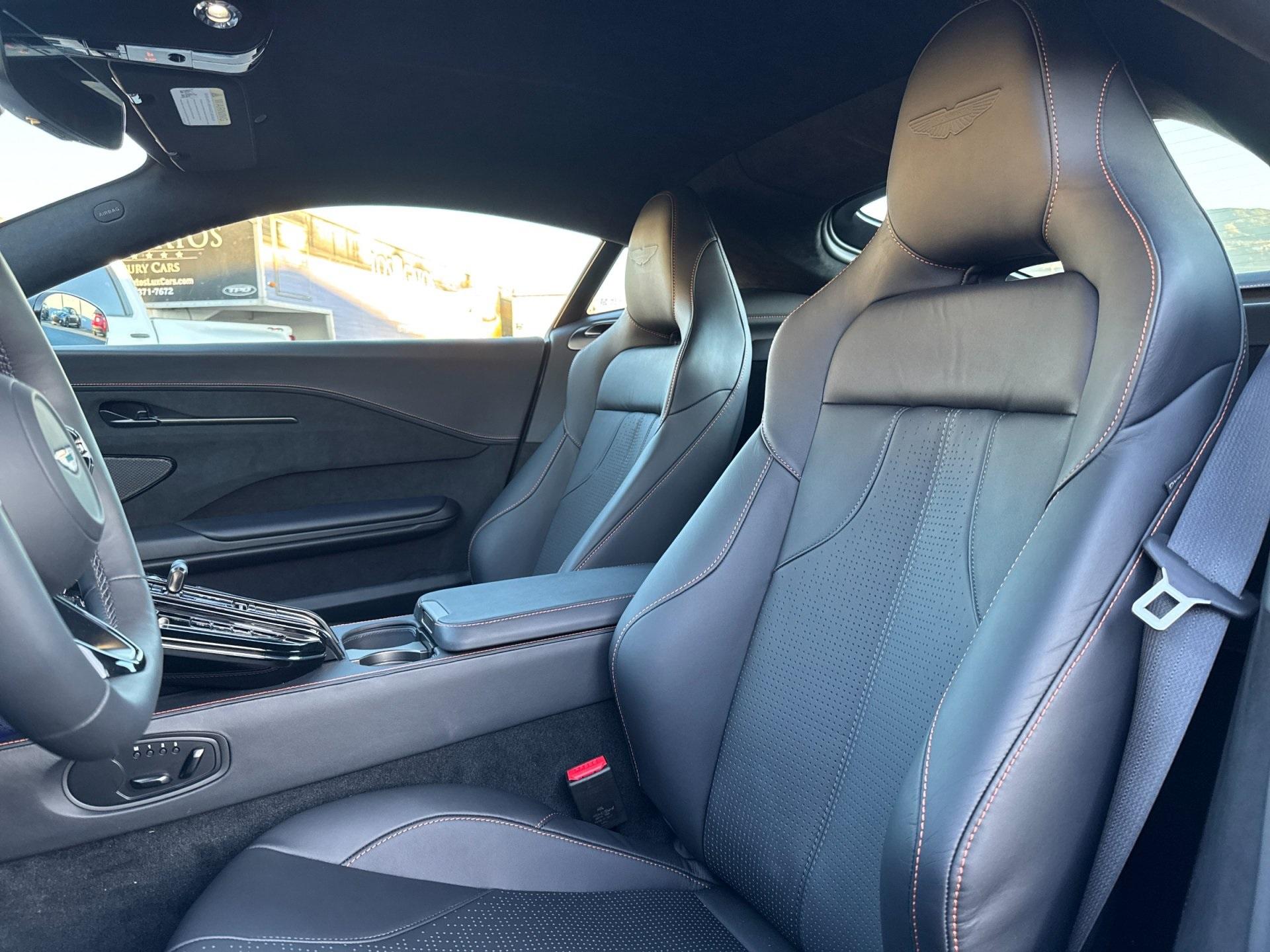 2025 Aston Martin Vantage photo 11