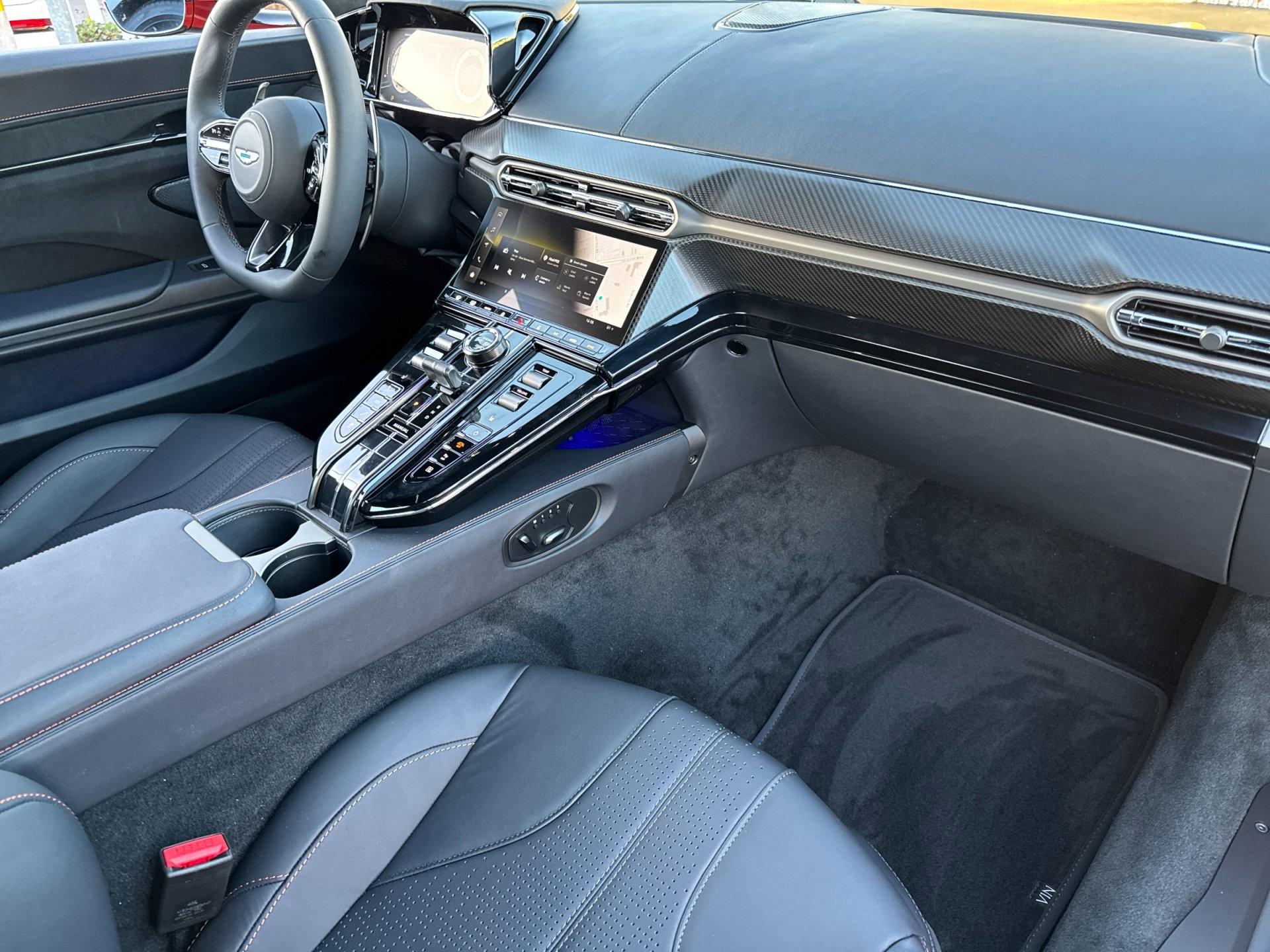 2025 Aston Martin Vantage photo 16