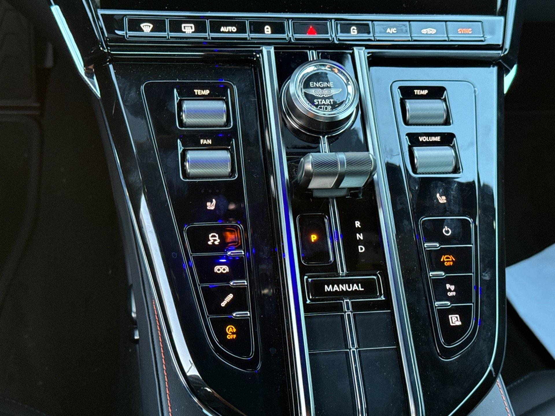 2025 Aston Martin Vantage photo 21