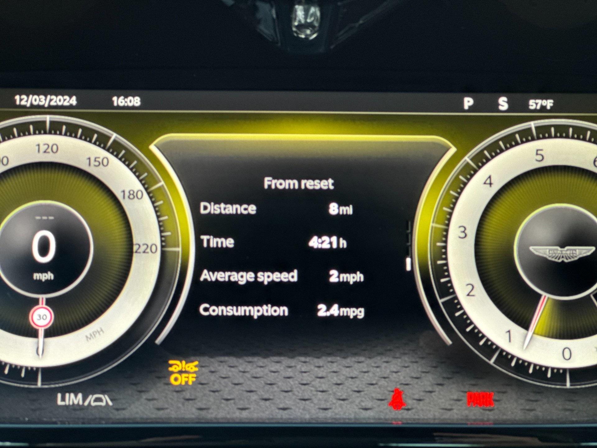 2025 Aston Martin Vantage photo 24