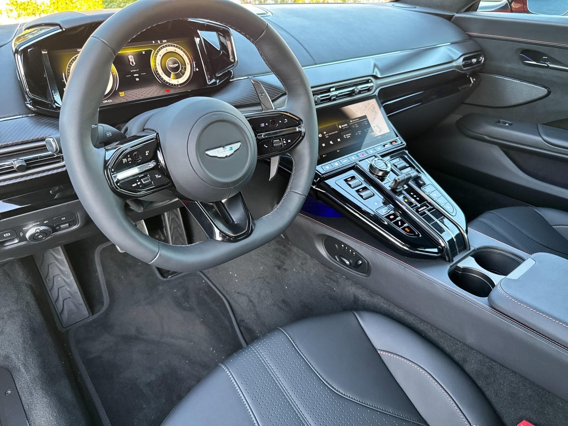 2025 Aston Martin Vantage photo 3