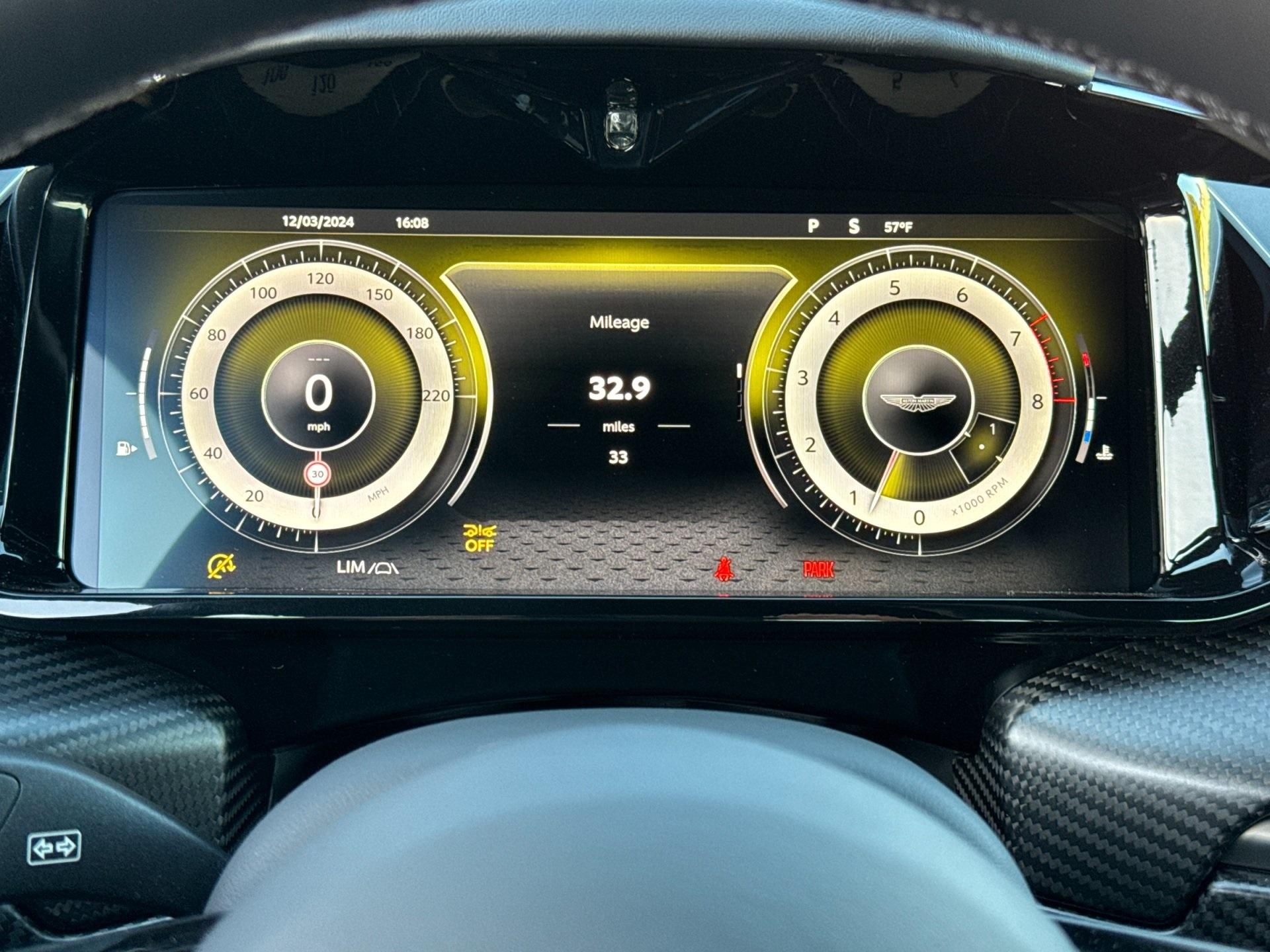 2025 Aston Martin Vantage photo 5