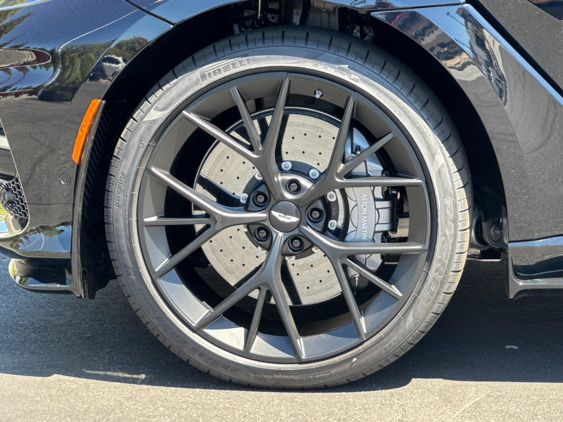 2025 Aston Martin DBX AM8 DBX707 photo 4